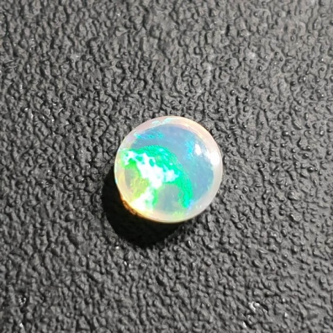 Opal from Ethiopia cabochon fi 8 mm no. 403 Opal from Ethiopia cabochon fi 8 mm no. 403