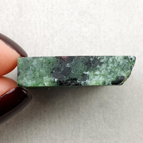 Zoisite with ruby cut raw 29x26 mm no. 18 Zoisite with ruby cut raw 29x26 mm no. 18
