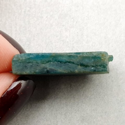 Apatyt cięty surowy 26x16 mm nr 80 Apatyt cięty surowy 26x16 mm nr 80