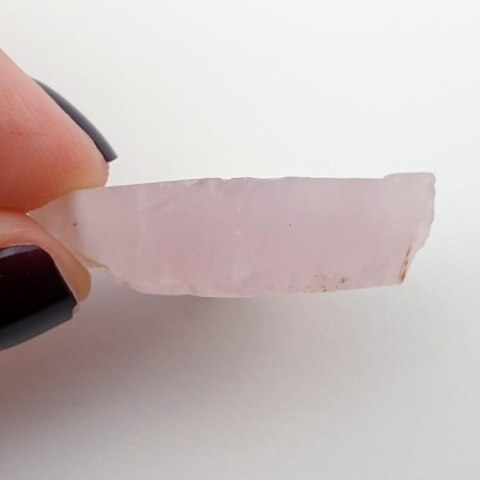 Cut pink quartz raw 25x23 mm No. 30 Cut pink quartz raw 25x23 mm No. 30