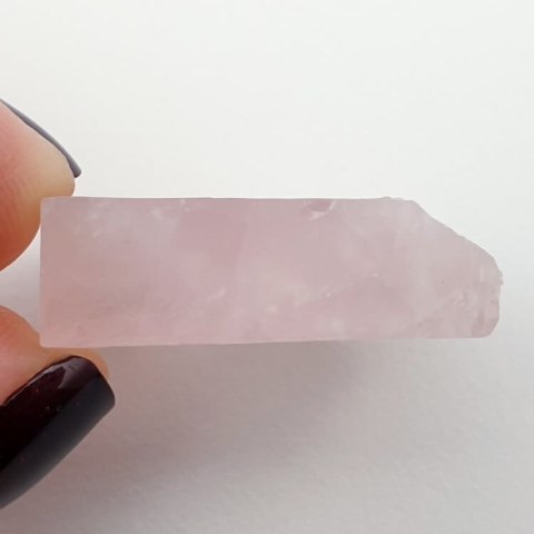 Pink quartz cut raw 26x21 mm No 14 Pink quartz cut raw 26x21 mm No 14