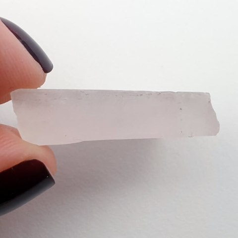Pink quartz cut raw 29x19 mm No. 92 Pink quartz cut raw 29x19 mm No. 92