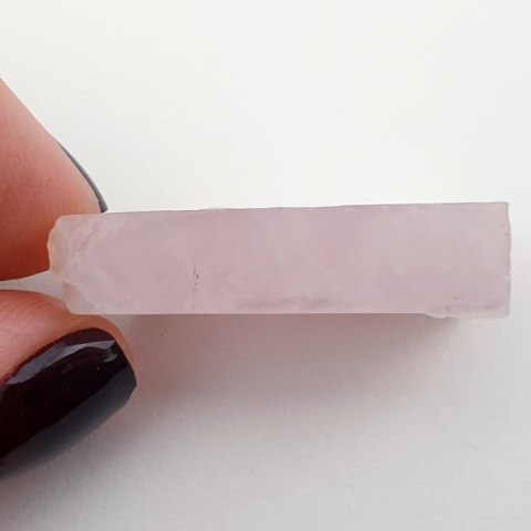 Pink quartz cut raw 31x17 mm no 84 Pink quartz cut raw 31x17 mm no 84