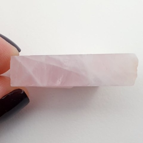 Pink quartz cut raw 31x18 mm No. 6 Pink quartz cut raw 31x18 mm No. 6