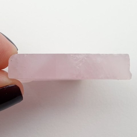 Pink quartz cut raw 32x24 mm No. 36 Pink quartz cut raw 32x24 mm No. 36
