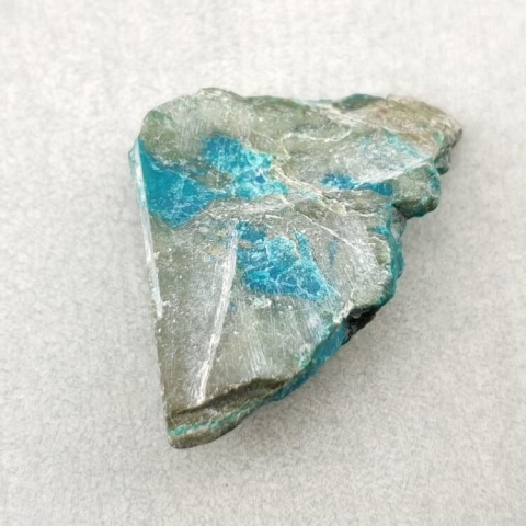 Chryzokola z azurytem cięta surowa 33x23 mm nr 35 Chryzokola z azurytem cięta surowa 33x23 mm nr 35