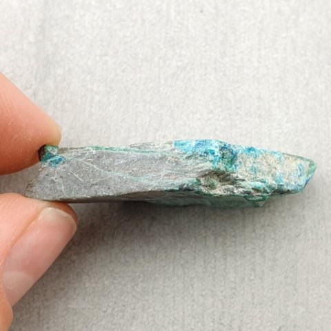 Chryzokola z azurytem cięta surowa 36x24 mm nr 34 Chryzokola z azurytem cięta surowa 36x24 mm nr 34
