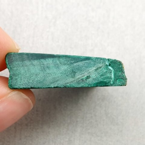 Malachit cięty surowy 25x24 mm nr 20 Malachit cięty surowy 25x24 mm nr 20