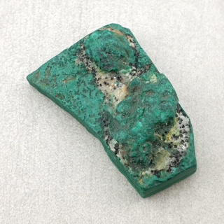 Malachit cięty surowy 32x21 mm nr 24