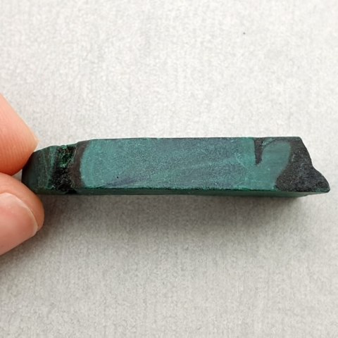 Malachit cięty surowy 40x18 mm nr 2 Malachit cięty surowy 40x18 mm nr 2