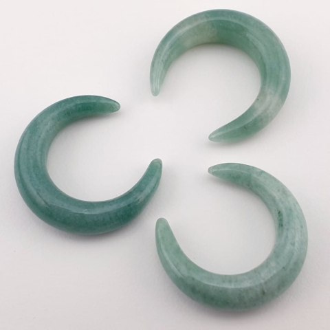 Aventurine green lunula moon 3.1x2.8 cm 1 pc Aventurine green lunula moon 3.1x2.8 cm 1 pc
