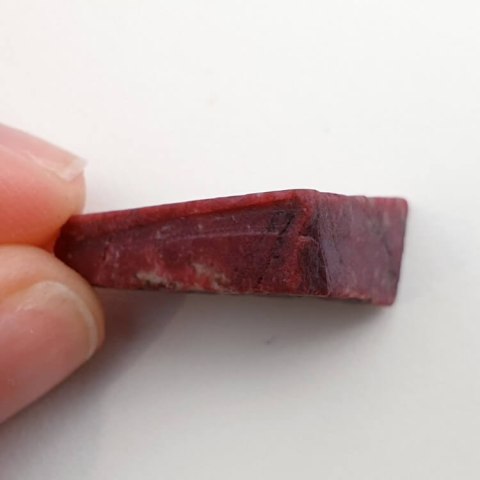 Thulite cut raw 21x20 mm No 23 Thulite cut raw 21x20 mm No 23
