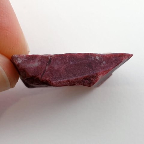 Thulite cut raw 24x19 mm No 85 Thulite cut raw 24x19 mm No 85
