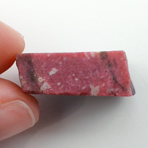 Thulit cięty surowy 25x15 mm nr 81 Thulit cięty surowy 25x15 mm nr 81