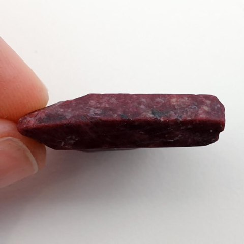 Thulite cut raw 25x21 mm No 65 Thulite cut raw 25x21 mm No 65
