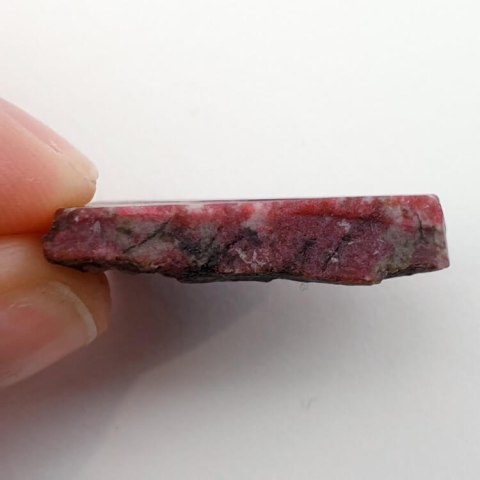 Thulit cięty surowy 26x23 mm nr 69 Thulit cięty surowy 26x23 mm nr 69