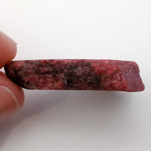 Thulite cut raw 29x24 mm No 5 Thulite cut raw 29x24 mm No 5