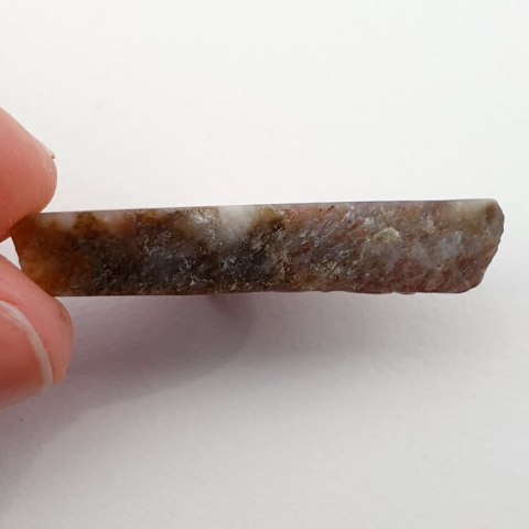 Thulit cięty surowy 33x16 mm nr 66 Thulit cięty surowy 33x16 mm nr 66