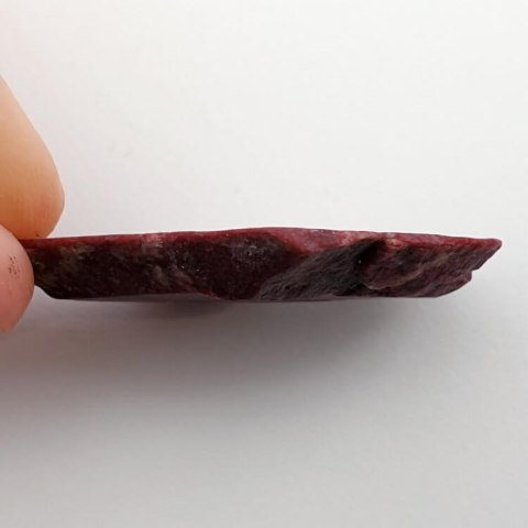 Thulite cut raw 33x24 mm No 18 Thulite cut raw 33x24 mm No 18