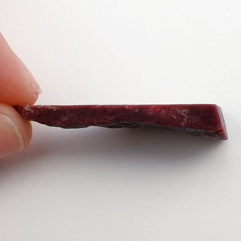Thulite cut raw 34x16 mm No 32 Thulite cut raw 34x16 mm No 32
