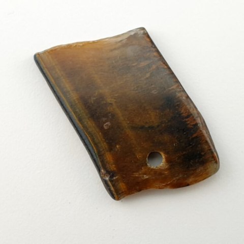 Tiger's eye slice with hole 31x22 mm No 8 Tiger's eye slice with hole 31x22 mm No 8