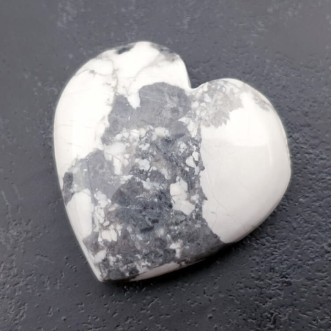 Howlite cabochon heart 26x25 mm no 2 Howlite cabochon heart 26x25 mm no 2