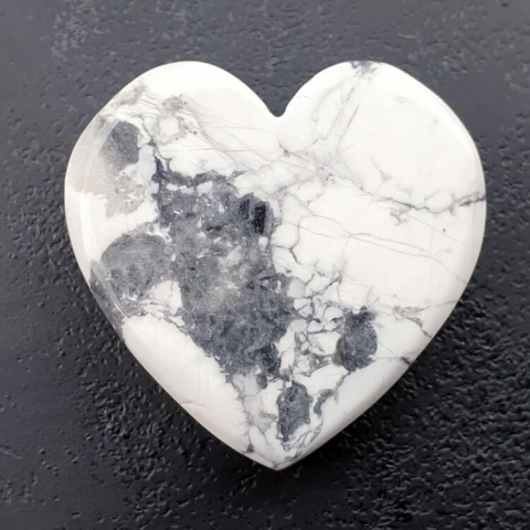 Howlite cabochon heart 26x25 mm no 2 Howlite cabochon heart 26x25 mm no 2