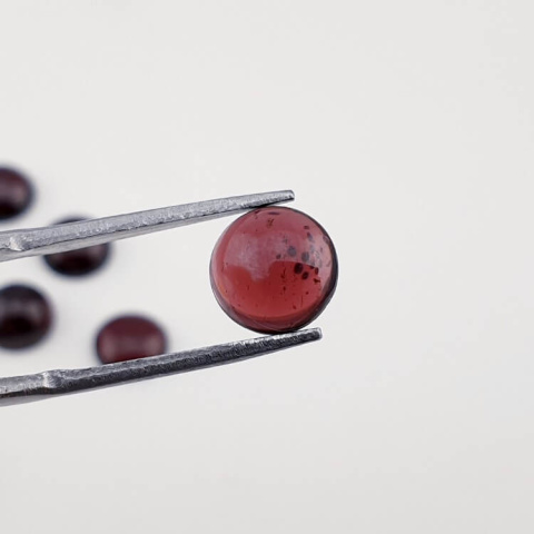 Garnet cabochon fi 8 mm 1 pc Garnet cabochon fi 8 mm 1 pc