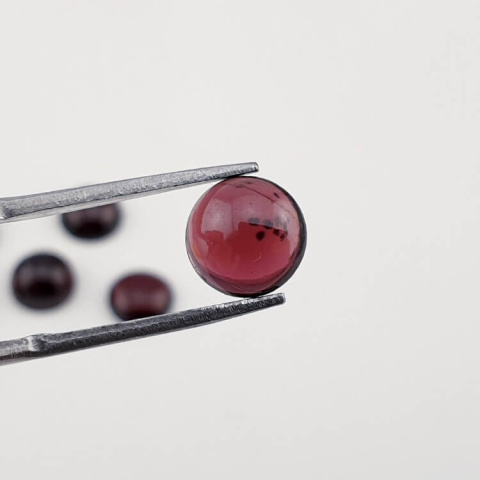 Garnet cabochon fi 8 mm 1 pc Garnet cabochon fi 8 mm 1 pc