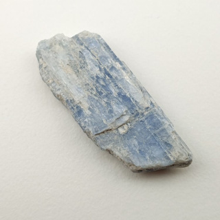 Kyanite raw 25x10 mm No 232