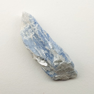 Kyanite raw 27x8 mm No 284