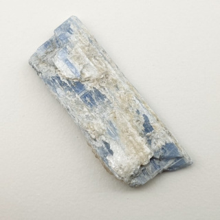 Kyanite raw 30x11 mm No. 220