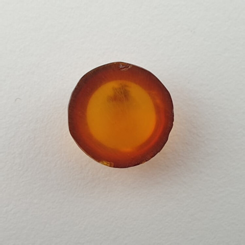 Bursztyn bałtycki kaboszon fi 10 mm nr 666 Bursztyn bałtycki kaboszon fi 10 mm nr 666