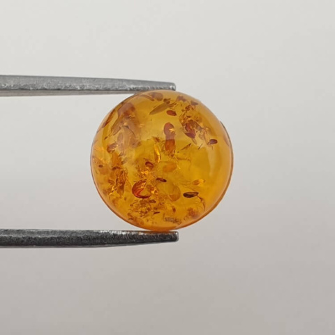 Bursztyn bałtycki kaboszon fi 10 mm nr 675 Bursztyn bałtycki kaboszon fi 10 mm nr 675