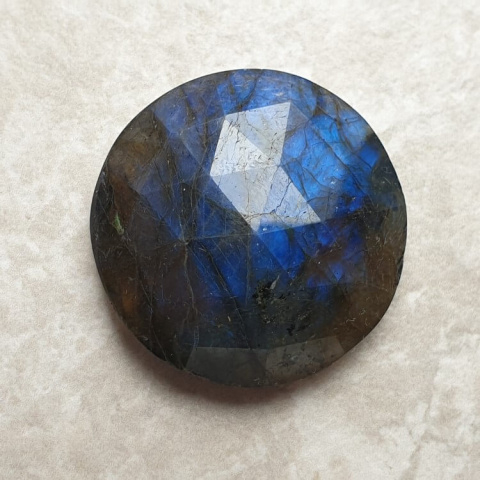 Labradorite faceted cabochon fi 28 mm no 34 Labradorite faceted cabochon fi 28 mm no 34