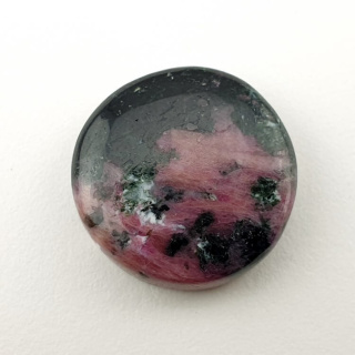 Ruby in zoisite cabochon fi 19 mm no. 110