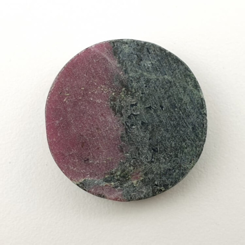 Ruby in zoysite cabochon fi 22 mm no. 90 Ruby in zoysite cabochon fi 22 mm no. 90