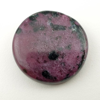 Ruby in zoisite cabochon fi 24 mm no 70