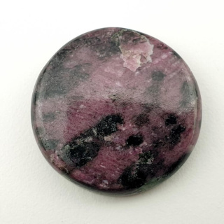 Ruby in zoisite cabochon fi 27 mm no 63