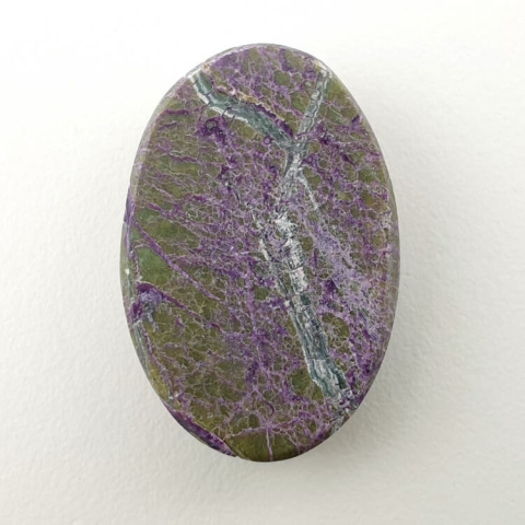 Stichtite cabochon 26x18 mm no 69 Stichtite cabochon 26x18 mm no 69