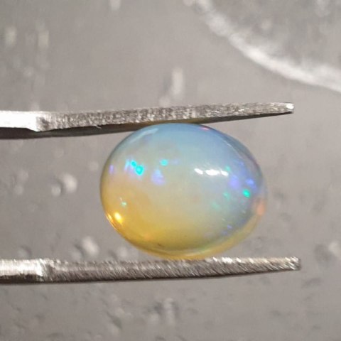 Opal from Ethiopia cabochon 11.08x8.92 mm no 100 Opal from Ethiopia cabochon 11.08x8.92 mm no 100