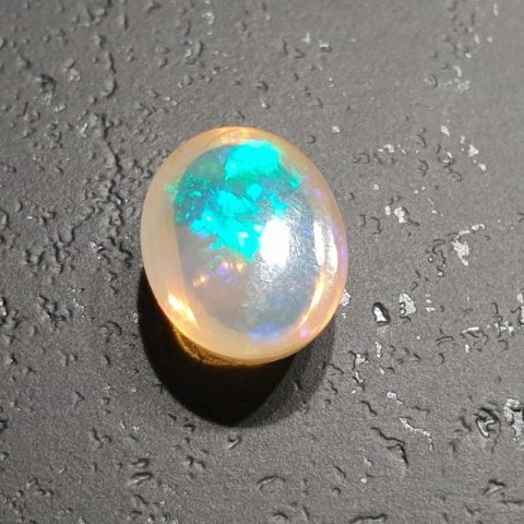 Opal from Ethiopia cabochon 11.08x8.92 mm no 100 Opal from Ethiopia cabochon 11.08x8.92 mm no 100