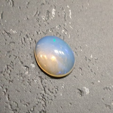 Opal z Etiopii kaboszon 8,87x7,03 mm nr 136 Opal z Etiopii kaboszon 8,87x7,03 mm nr 136