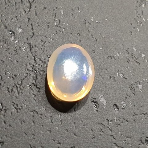 Opal z Etiopii kaboszon 8,87x7,03 mm nr 136 Opal z Etiopii kaboszon 8,87x7,03 mm nr 136