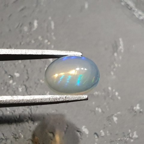 Opal from Ethiopia cabochon 8.90x6.81 mm no 129 Opal from Ethiopia cabochon 8.90x6.81 mm no 129