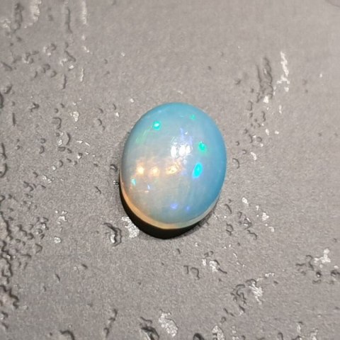 Opal from Ethiopia cabochon 8.90x7.02 mm no 137 Opal from Ethiopia cabochon 8.90x7.02 mm no 137