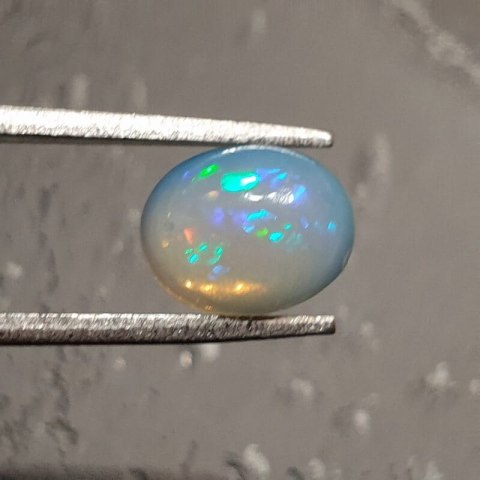 Opal from Ethiopia cabochon 8.90x7.02 mm no 137 Opal from Ethiopia cabochon 8.90x7.02 mm no 137