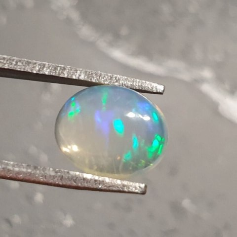 Opal from Ethiopia cabochon 9.07x6.98 mm no. 134 Opal from Ethiopia cabochon 9.07x6.98 mm no. 134