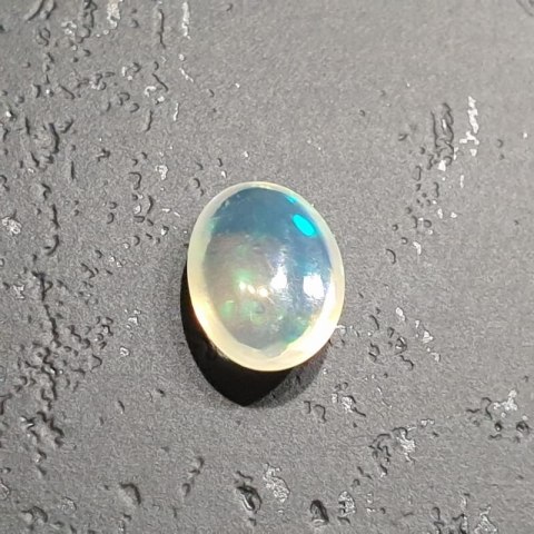 Opal from Ethiopia cabochon 9.07x6.98 mm no. 134 Opal from Ethiopia cabochon 9.07x6.98 mm no. 134