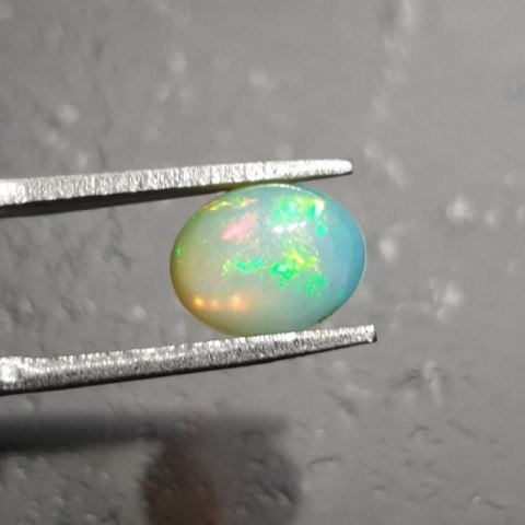 Opal from Ethiopia cabochon 9.07x7.11 mm no. 119 Opal from Ethiopia cabochon 9.07x7.11 mm no. 119